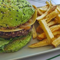 vegan burger at Hamburgueria Da Ferraria in Sintra