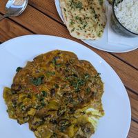 Red kidney bean curry with garlic naan and rice at Kashmir in Brasov