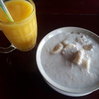 Vegan porridge made with coconut milk and a mango shake at Mut Mee Restaurant in Nong Khai
