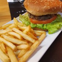 Burger was juicy and quite big but the flavors weren't really special. Vegan carrot alioli as wel as burger pattie itself was missing some flavor. at A Comanda in Ribadavia