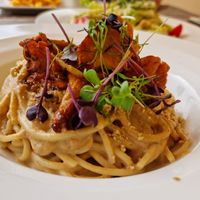 Spaghetti mit Pfifferlingen und Cashew Parmesan at Place to V in Lenzen Elbe