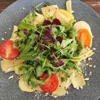 Carpaccio von der Artischocke at Place to V in Lenzen Elbe