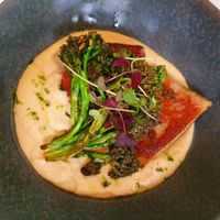 Maultaschen mit Blumenkohlpüree und wildem Brokkoli at Place to V in Lenzen Elbe