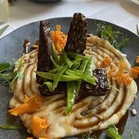 Topinambur mit Bohnen-Tempeh  at Place to V in Lenzen Elbe