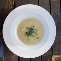 Blumenkohl-Trüffel-Suppe  at Place to V in Lenzen Elbe