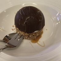 Hazelnut biscuit with caramel and dark chocolate   at Place to V in Lenzen Elbe
