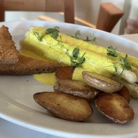 Tofuschnitzel mit Spargel   at ahead Burghotel in Lenzen Elbe