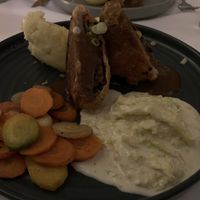 Beef Wellington mit Wurzelgemüse und Kartoffelstampf  at ahead Burghotel in Lenzen Elbe