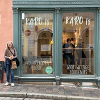 Clutching my delicious vegan frozen yogurt to go at KARO18 in Bamberg