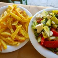 Fried Potatoes und Greek Salad  at To Stachi in Crete