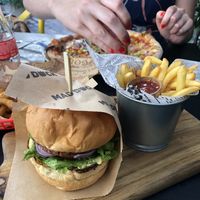   at MAD DUCK Burger & Pizza bar in Nin