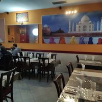 interior at Taj Mahal in Segovia