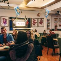 The vegan restaurants in Munich seemed really popular even during the weekdays. So cool! at Max Pett in Munich