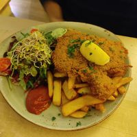 Cotoletta di soia con salsa ketchup ai datteri e salsa tartara at Max Pett in Munich