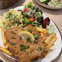 Schnitzel Wiener Art   at Max Pett in Munich