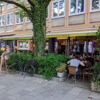 Outside dining at Max Pett in Munich