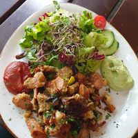 Tagesgericht Kartoffel Gröstl mit veganer Wurst und Beilagen Salat at Max Pett in Munich