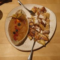 Veganer Kaiserschmarn mit Apfelkompott at Max Pett in Munich