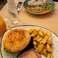 Pett Chicken burger and indish curry at Max Pett in Munich