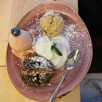 Rhabarber- und Snickereis  at Max Pett in Munich