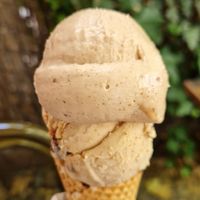 Nougat & Snickers Eis at Max Pett in Munich