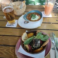 Tomato, courgette zoodles and cashew mozzarella; goulash soup at Max Pett in Munich