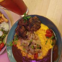 Pflanzerl mit Zwetschgensoße at Max Pett in Munich