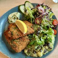 Schnitzel mit Kartoffelsalat  at Max Pett in Munich