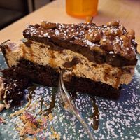 Snicker cake at Max Pett in Munich
