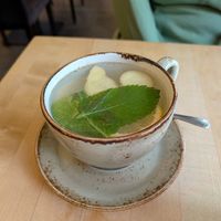 Zitrone und Ingwertee at Max Pett in Munich