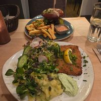 Burger and schnitzel at Max Pett in Munich