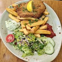 Schnitzel and summer salad at Max Pett in Munich