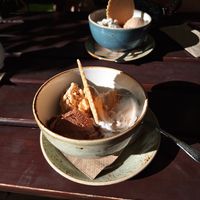 Snickerseis , Schokoeis , Kokoseis (alles selbstgemacht) at Max Pett in Munich