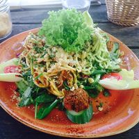 Zucchinispaghetti mit walnussparmesan at Max Pett in Munich