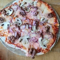 Vegan pizza with beyond meat at Mary's Place Dinner in Dos Hermanas