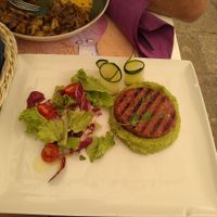 The burger on mashed peas at Tinel in Zadar