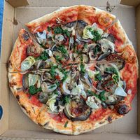 VG pizza with mushrooms at La Halte in Cauterets