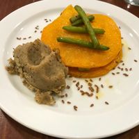 Milhojas de calabaza con verduras y paté de olivas at Es Ginebro in Mallorca