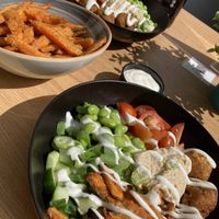 vegan bowls and sweet potato fries at Pans Kitchen in Osnabrueck