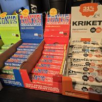 Chocolate and ... kriket bars at IzyCoffee in Kortrijk