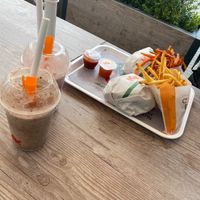 vegan chicken burger and shake - strawberry and chocolate at MAX - Hovedbanegården in Copenhagen