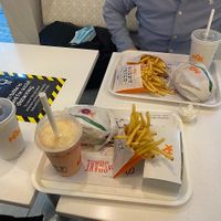 vegan burgers and shakes at MAX - Hovedbanegården in Copenhagen