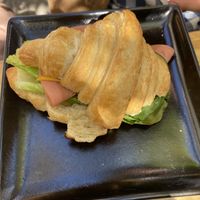 Con manzanas 🍎🫰🏻  at Miga Vegana in Mexico City