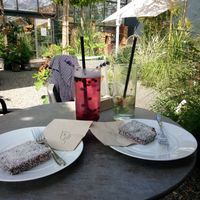 Blaubeer-Lavendel Sprudel & Kokosecken 😋 at Café Florina in Hirschthal