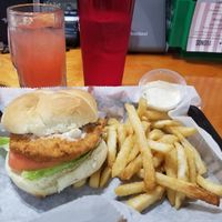 Crabless cake sandwich with vegan tartar at Mug & Mallet in Ocean City