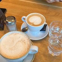 chai latte und cappuccino mit hafermilch  at Wilten in Innsbruck