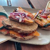 "Stulle Ratatouille" i.e. bread with Ajvar, grilled veggies, red cabbage, vegan cheddar & mustard sauce (7.90€, tasty!) at Remé in Dusseldorf