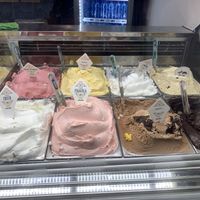 Limone, chocolate, mango, strawberry and wild berries are vegan    at Bar Gelateria Valentino in Sirmione