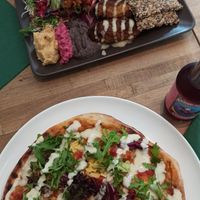 Tacopizza und Lunchplatte at Erlings in Trondheim