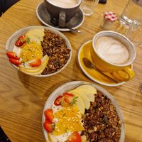 Vegan granola, pumpkin and chaï latte at Okara in Lyon